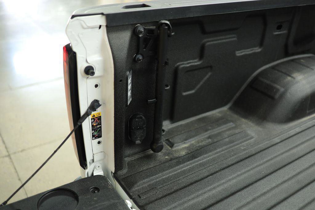 Used 2024 GMC Sierra 3500 SLT image 9