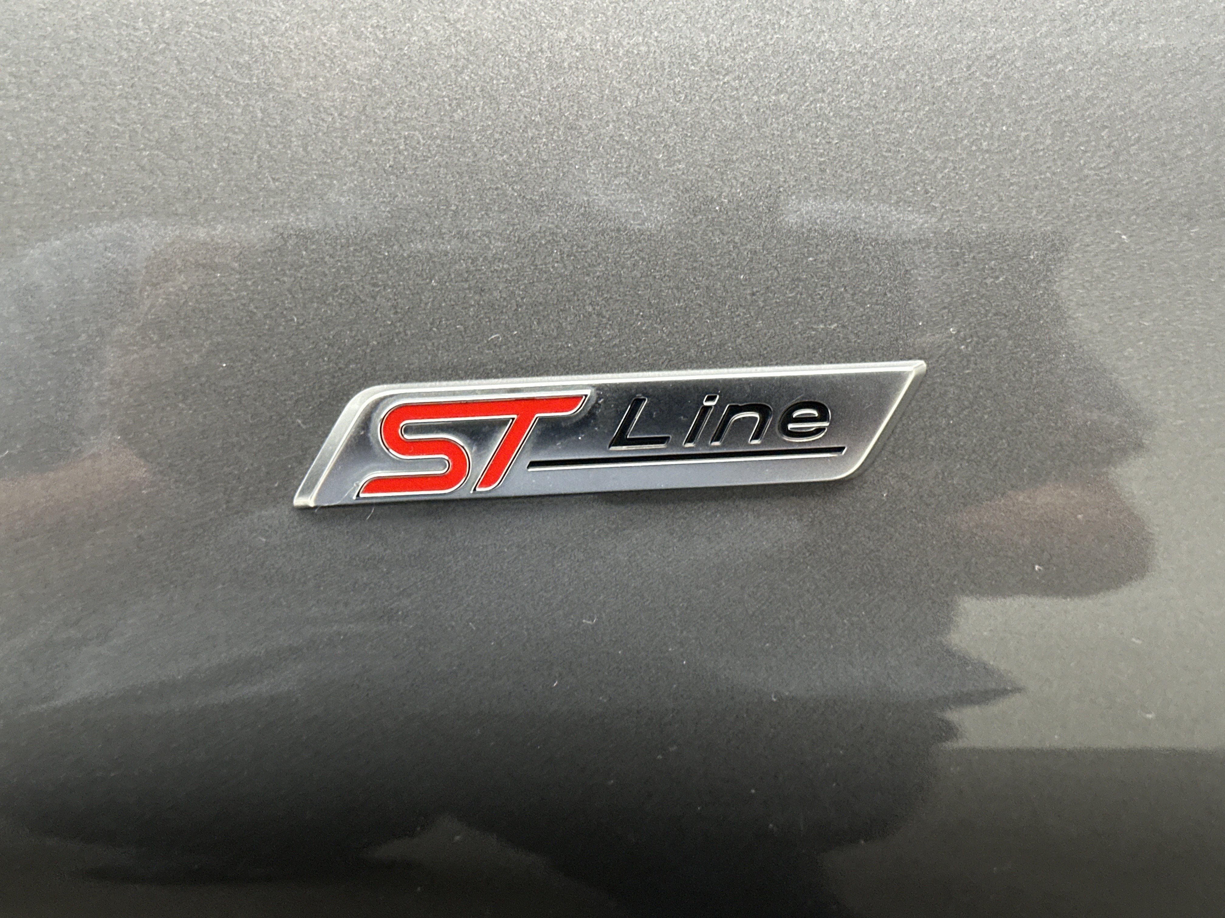 Used 2025 Ford Explorer ST-Line w/ ST-Line Street Pack AWD/4WD image 14