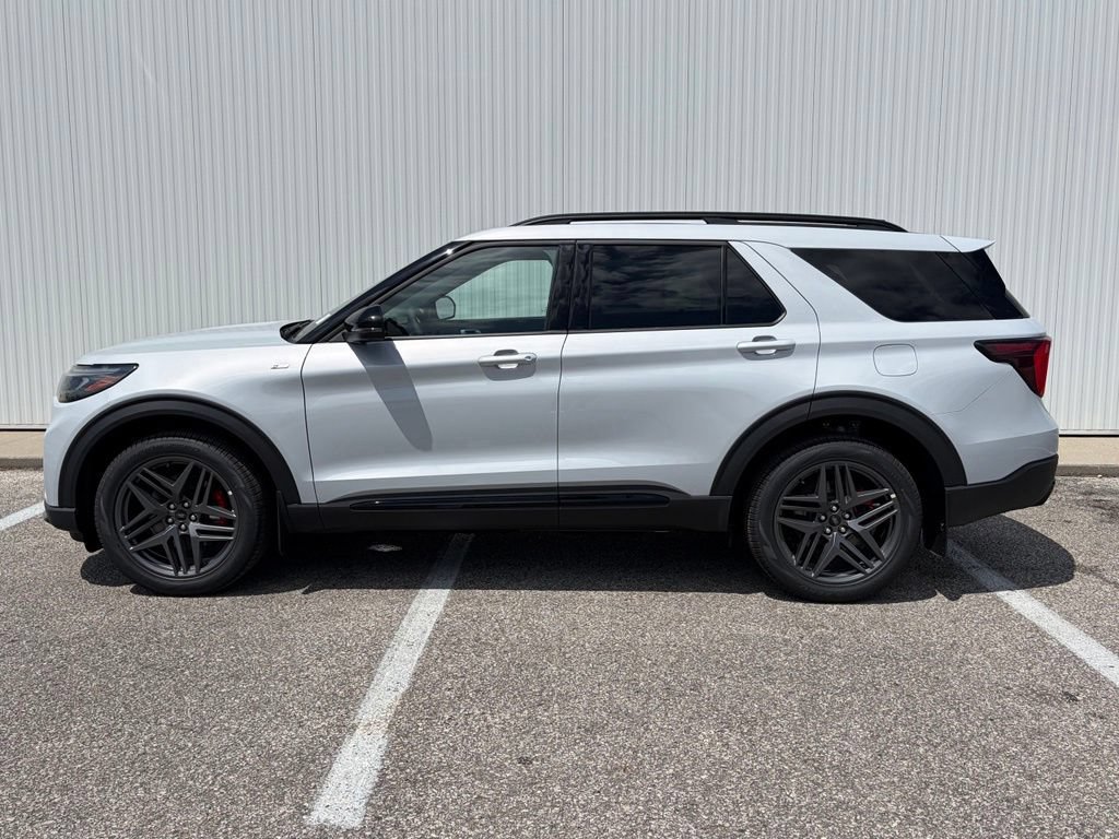 New 2026 Ford Explorer ST-Line w/ ST-Line Street Pack AWD/4WD image 2