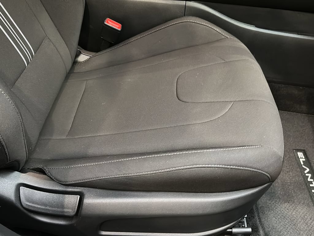 Certified 2025 Hyundai Elantra SEL FWD image 19