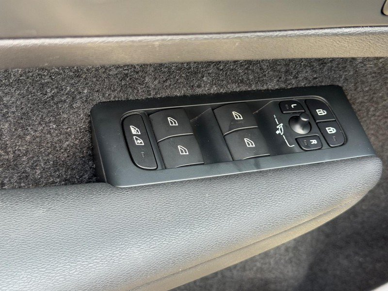Used 2023 Volvo C40 P8 Recharge Ultimate AWD/4WD image 16