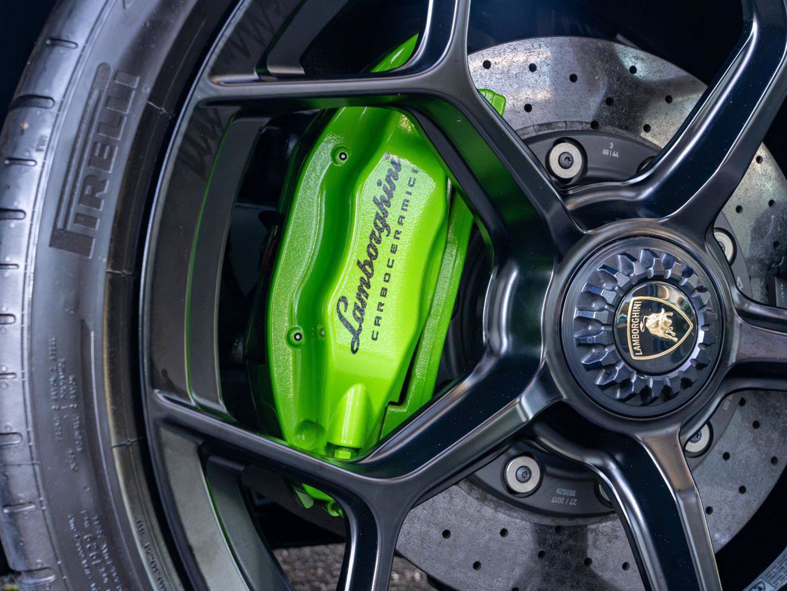 Used 2018 Lamborghini Huracan Performante AWD/4WD image 19