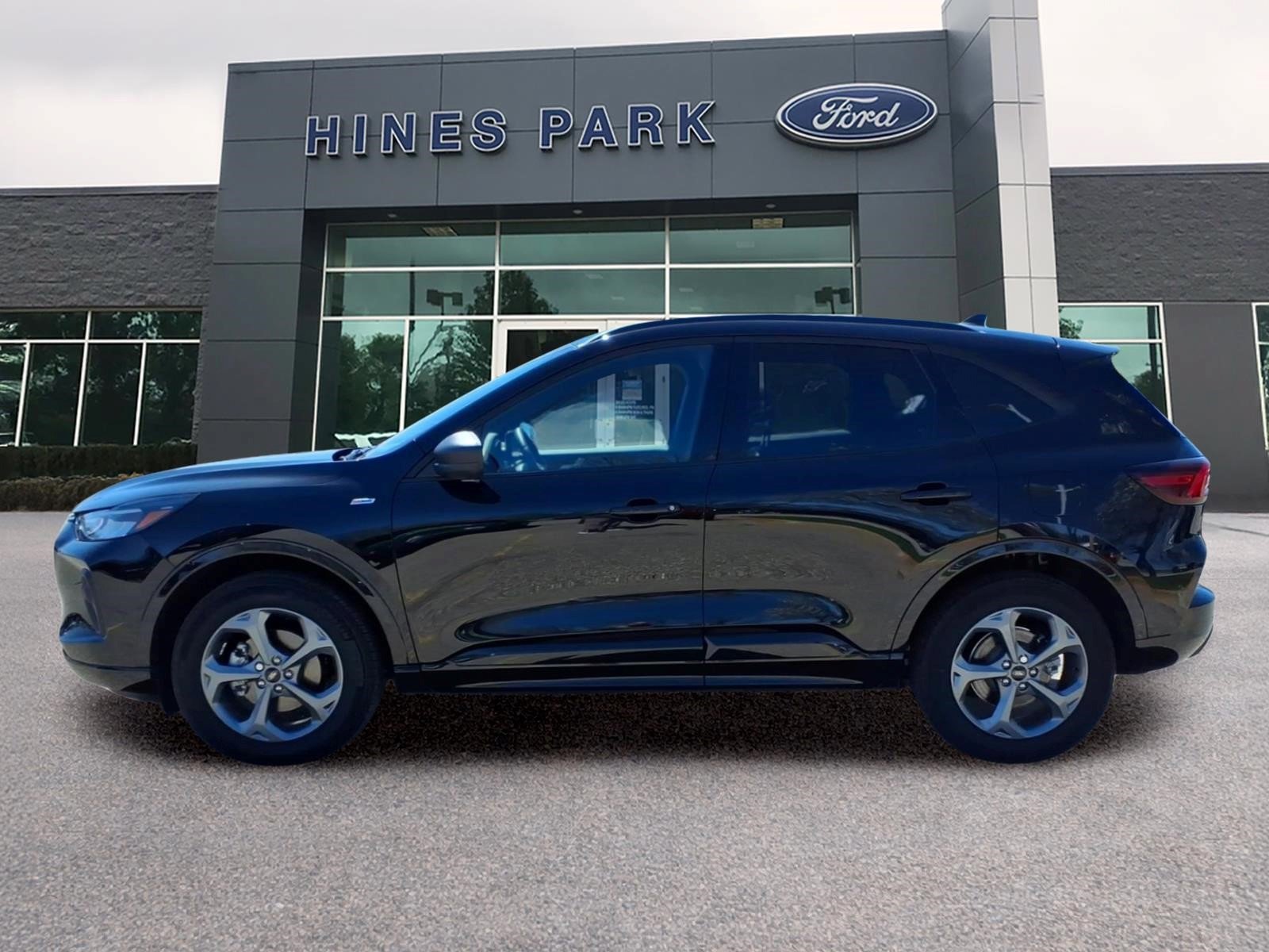 Used 2024 Ford Escape ST-Line w/ Tech Pack #1 AWD/4WD image 4