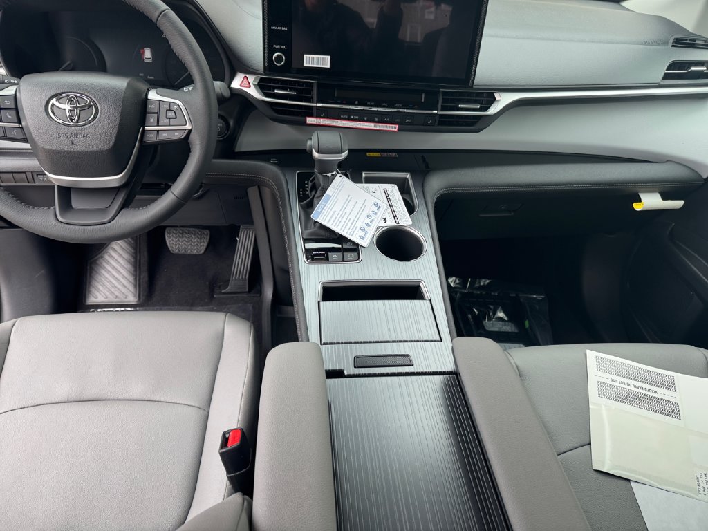New 2026 Toyota Sienna XLE AWD/4WD image 10