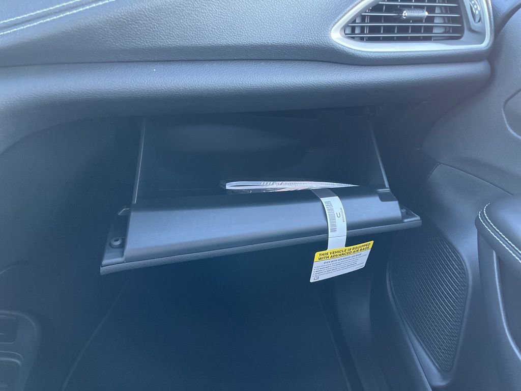 New 2026 Chrysler Pacifica Select w/ S Appearance Package image 28