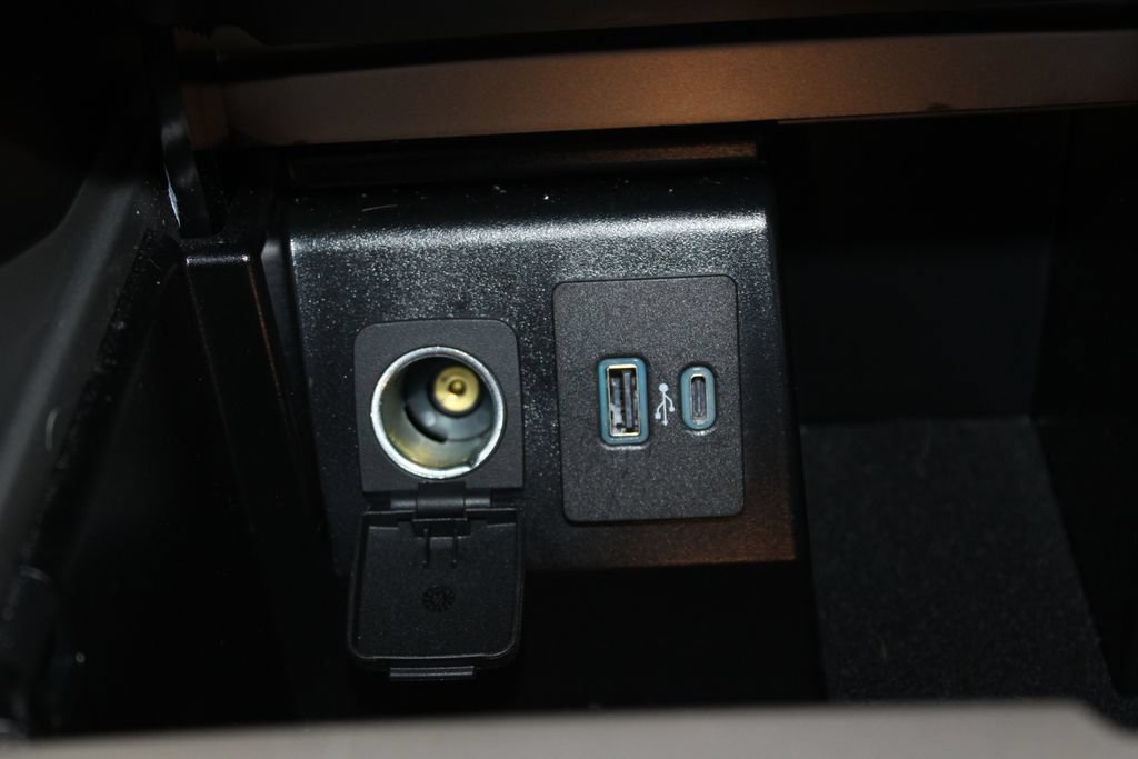 Used 2023 Ford Explorer XLT w/ Equipment Group 202A AWD/4WD image 49