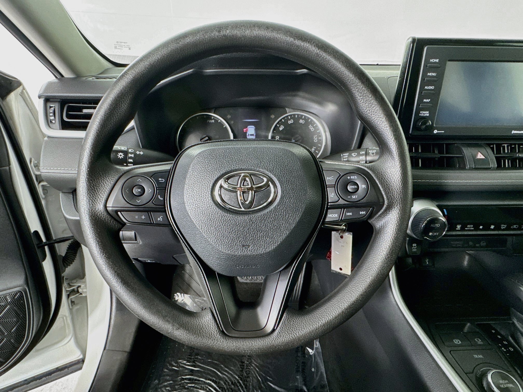 Used 2020 Toyota RAV4 LE AWD/4WD image 11