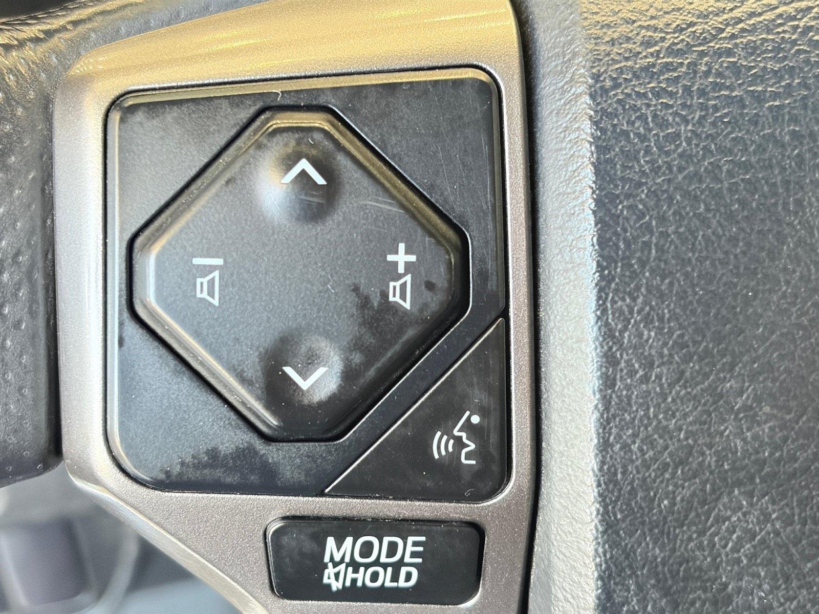 Used 2018 Toyota Tacoma SR5 AWD/4WD image 30
