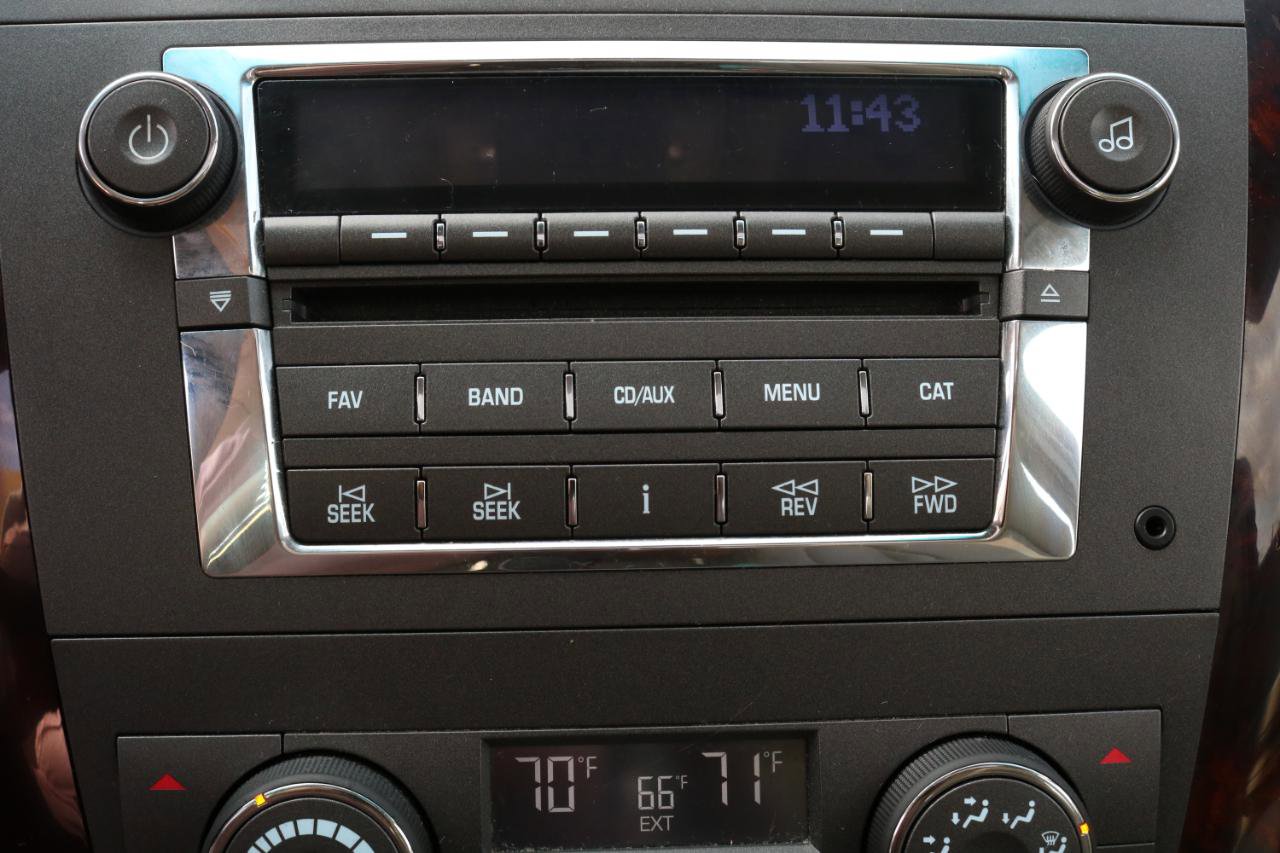 Used 2009 Cadillac DTS w/ Sun And Sound Package image 33