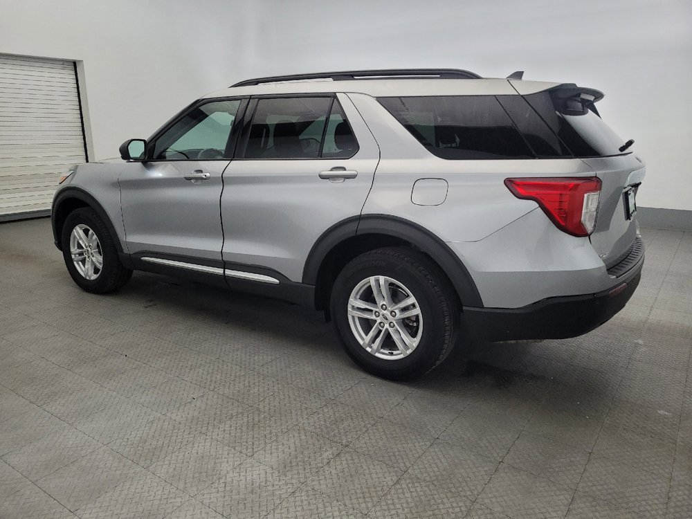 Used 2022 Ford Explorer XLT image 3