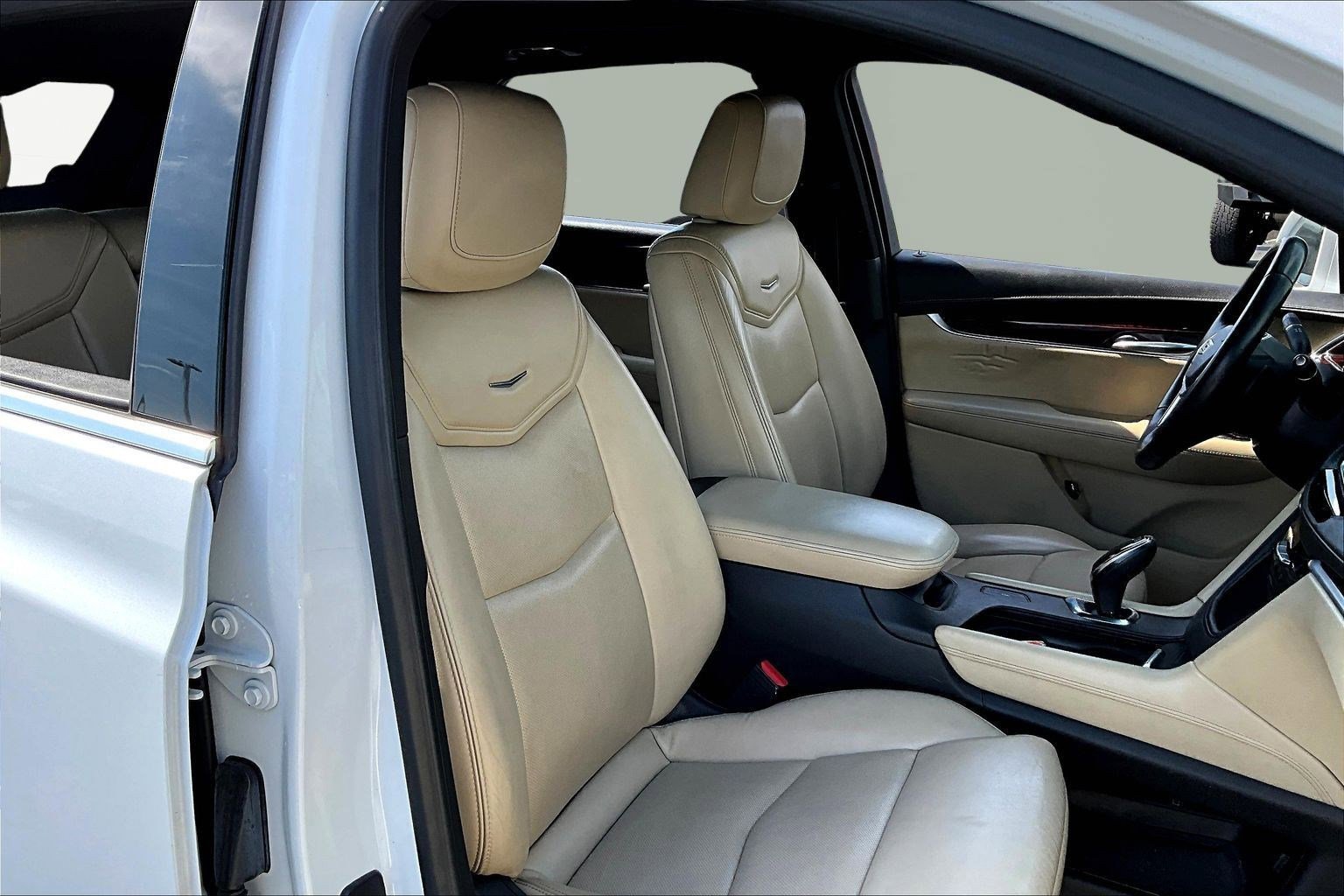 Used 2018 Cadillac XT5 Luxury w/ Driver Awareness Package image 27