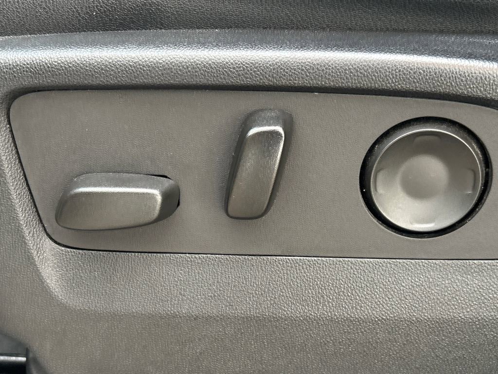 Used 2023 Chevrolet Suburban Premier image 9