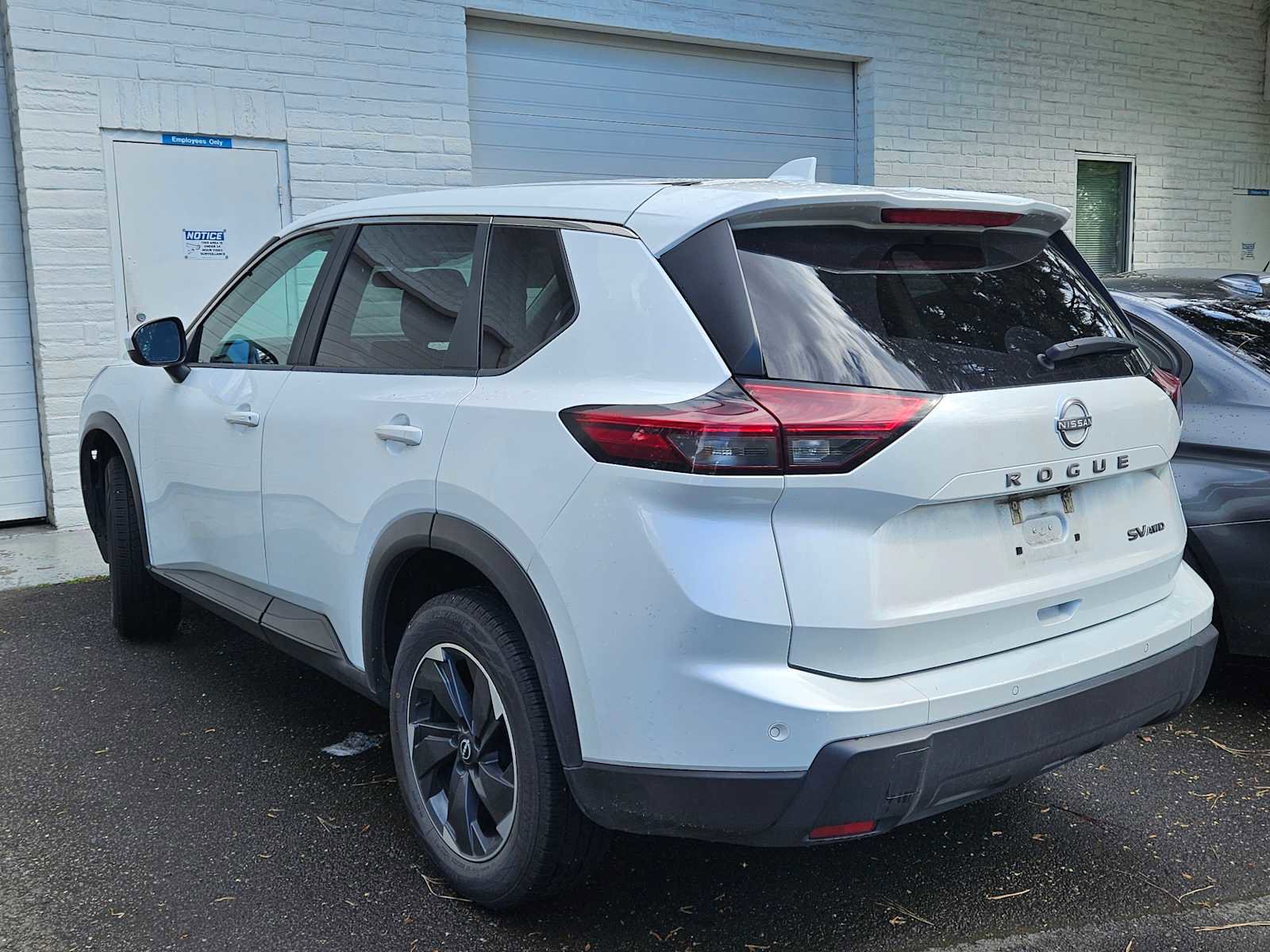 Used 2024 Nissan Rogue SV image 5