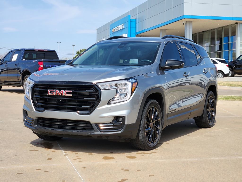 Used 2024 GMC Terrain SLT w/ Tech Package image 4