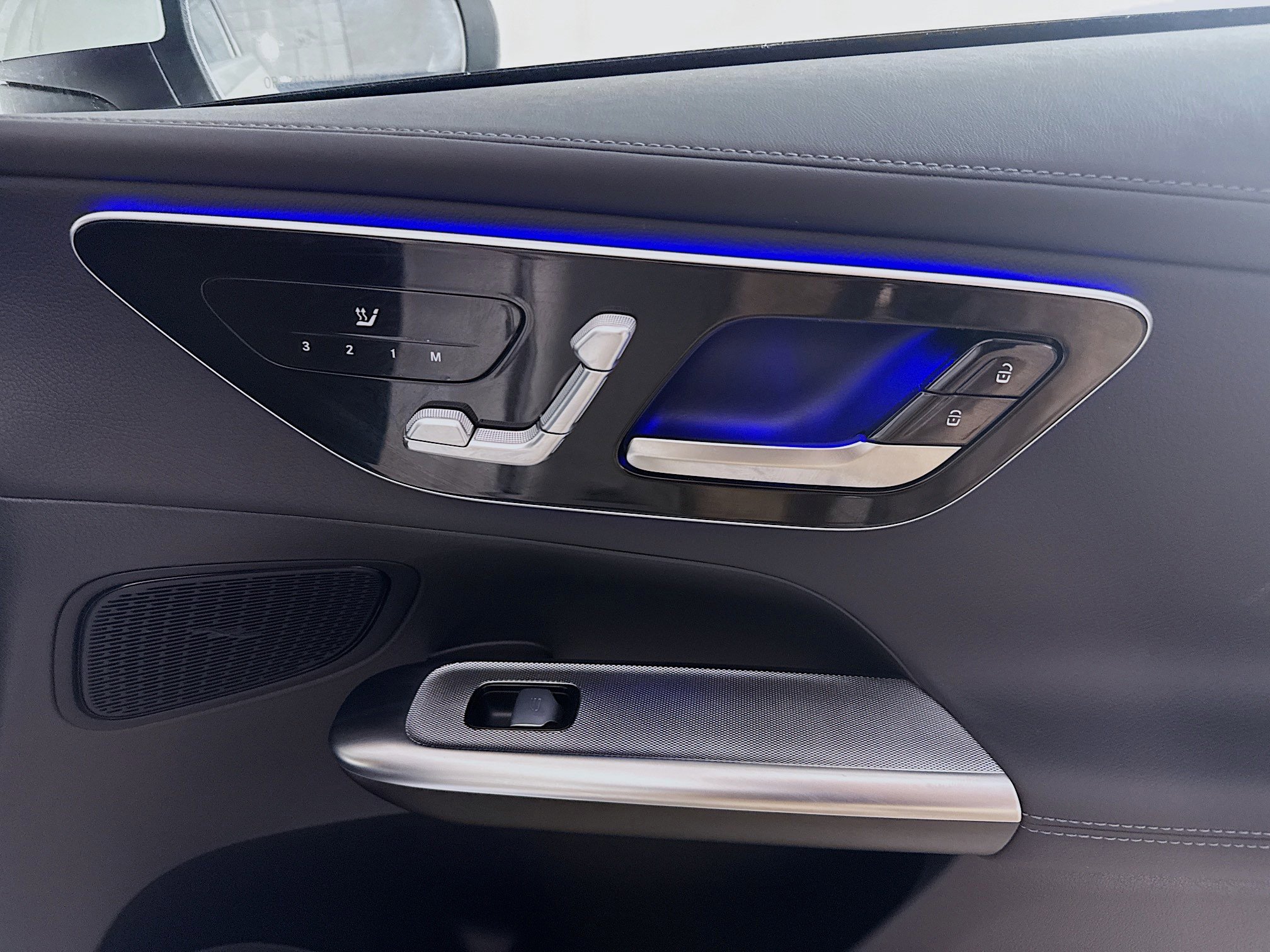 Used 2024 Mercedes-Benz GLC 300 4MATIC image 31