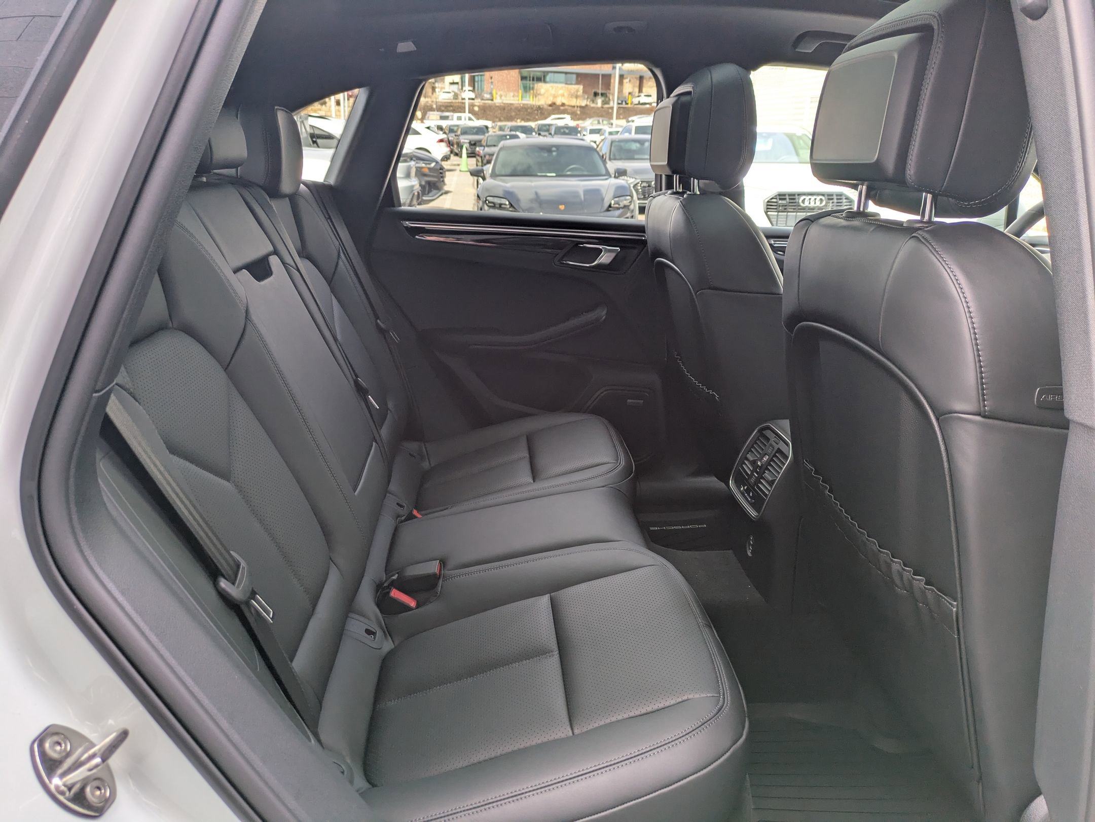 Certified 2025 Porsche Macan image 25