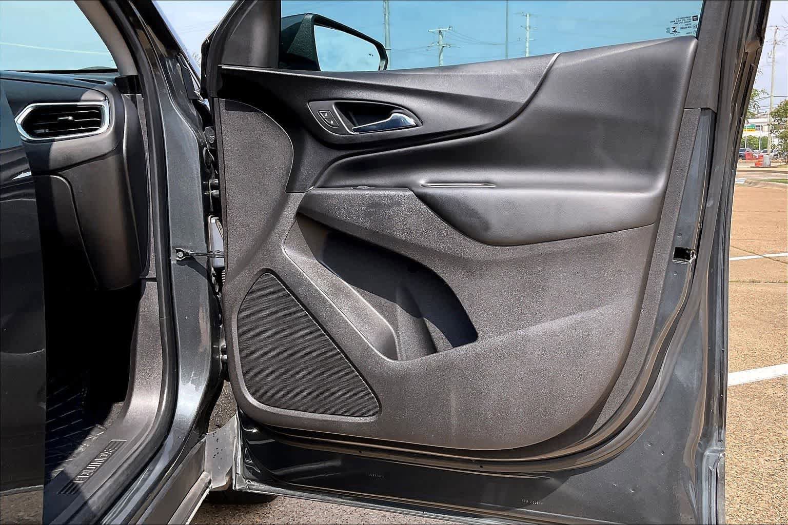 Used 2019 Chevrolet Equinox LT w/ Driver Convenience Package FWD image 27