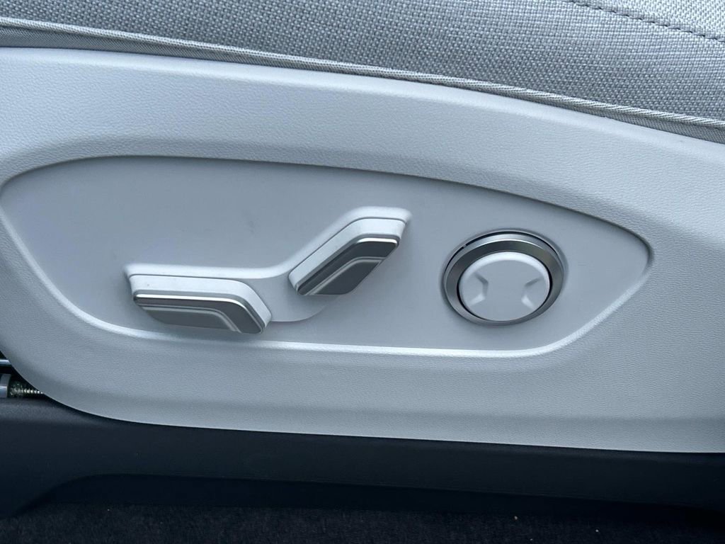 New 2026 Hyundai Ioniq 9 SE image 16