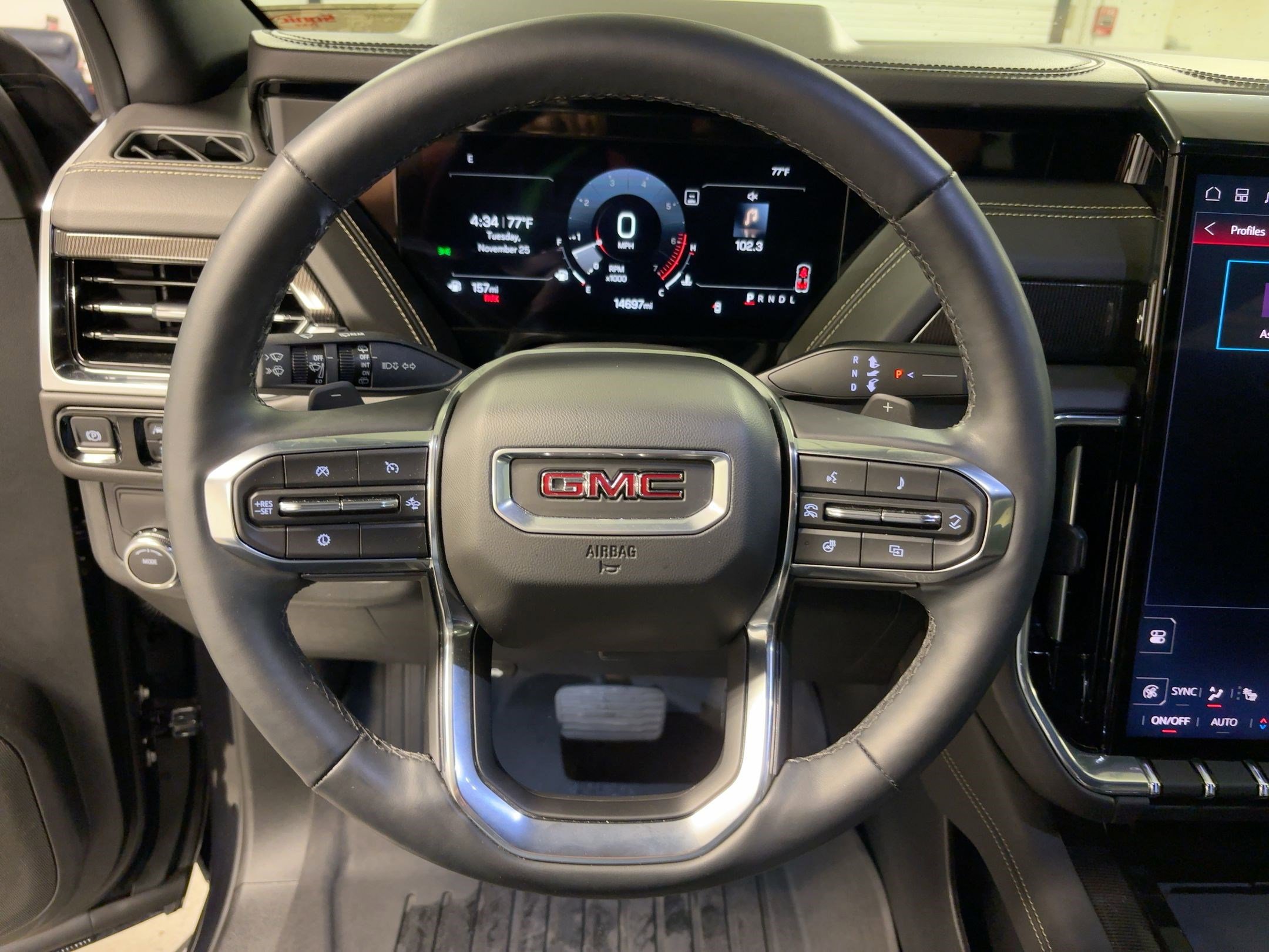 Used 2025 GMC Yukon Elevation image 15