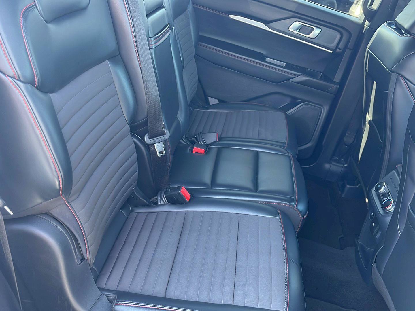 Used 2025 Ford Explorer ST-Line w/ ST-Line Street Pack AWD/4WD image 27