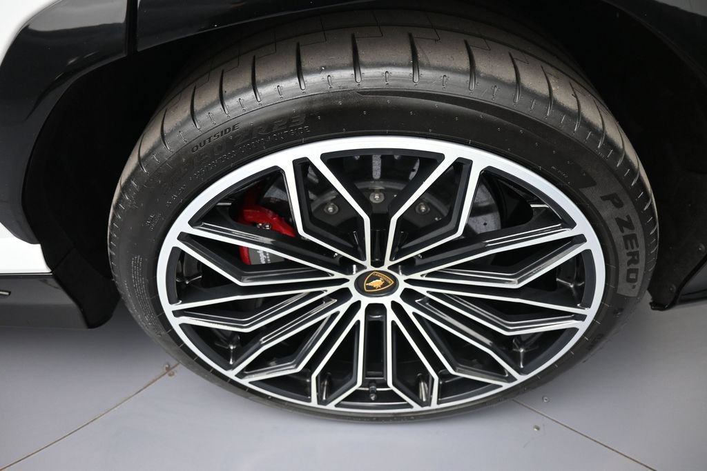 Used 2025 Lamborghini Urus SE AWD/4WD image 17