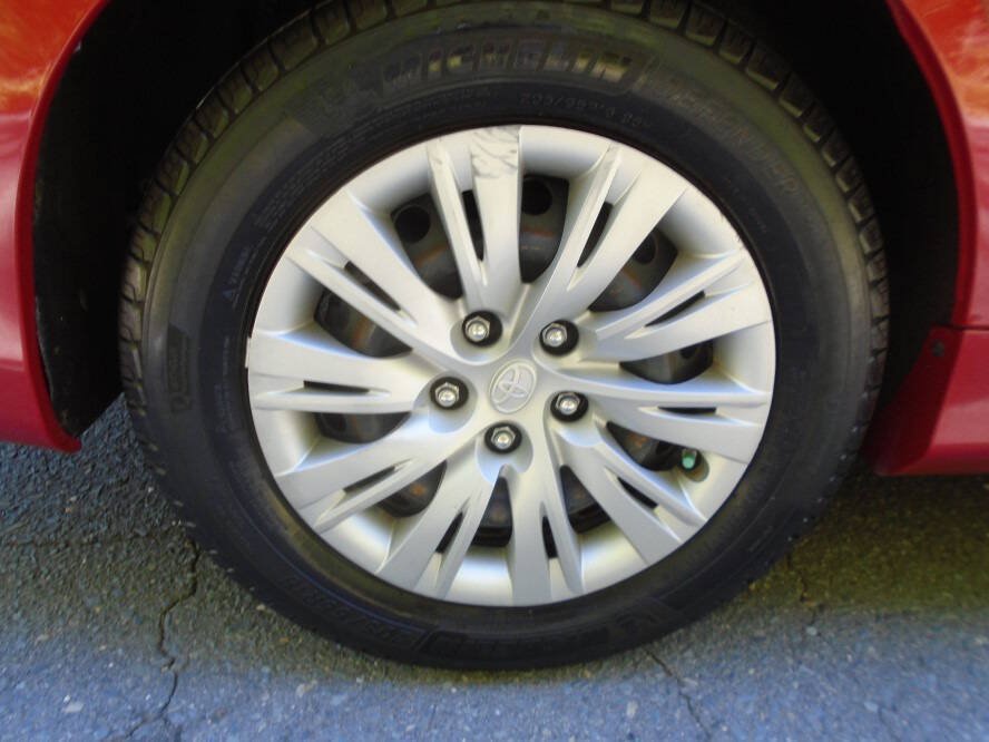 Used 2012 Toyota Camry LE FWD image 29