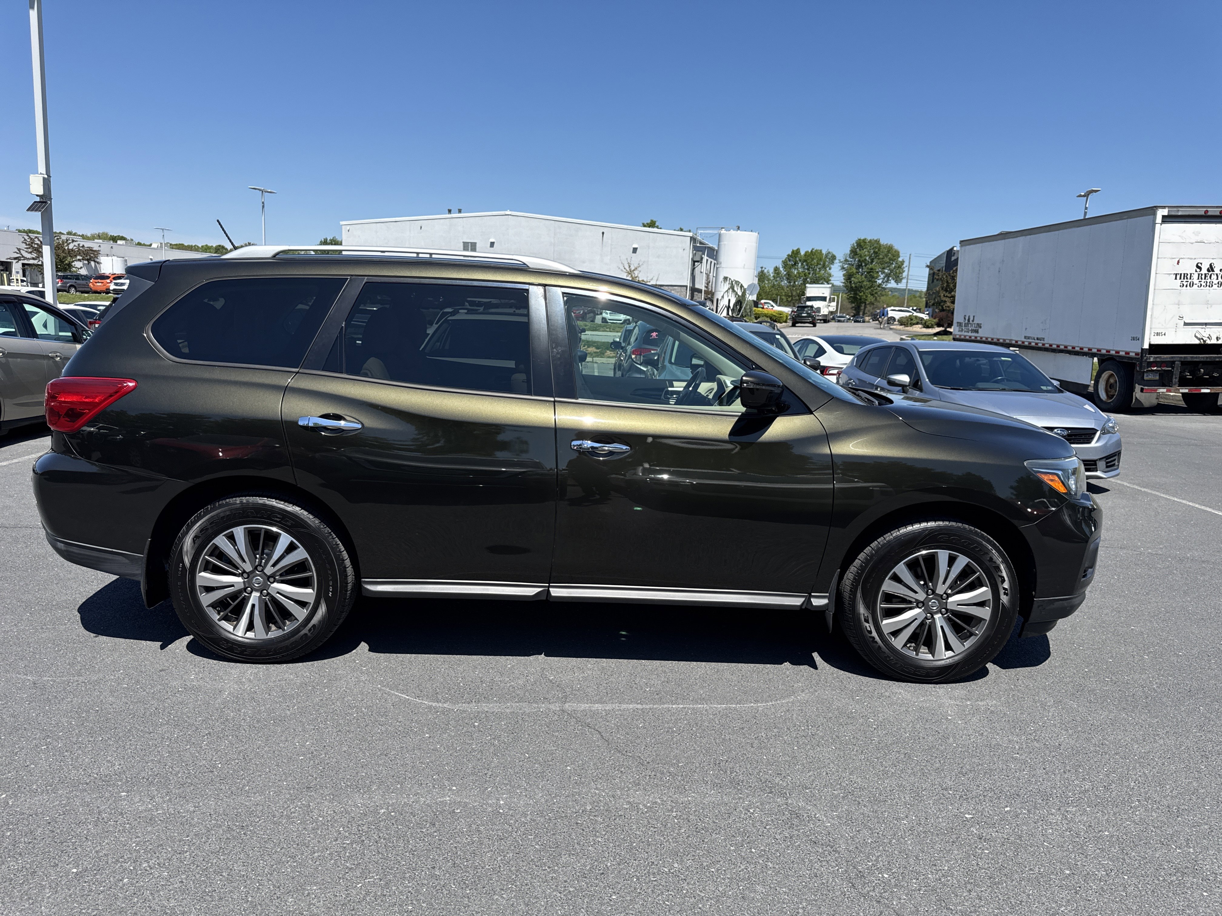 Used 2017 Nissan Pathfinder SV AWD/4WD image 31