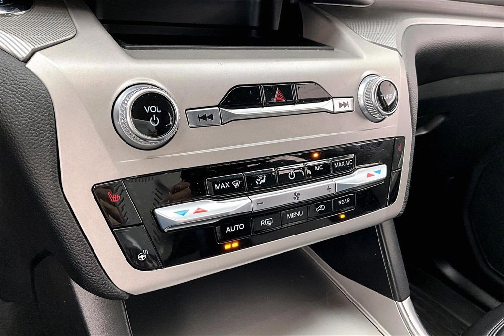 Used 2023 Ford Explorer XLT w/ Equipment Group 202A image 32