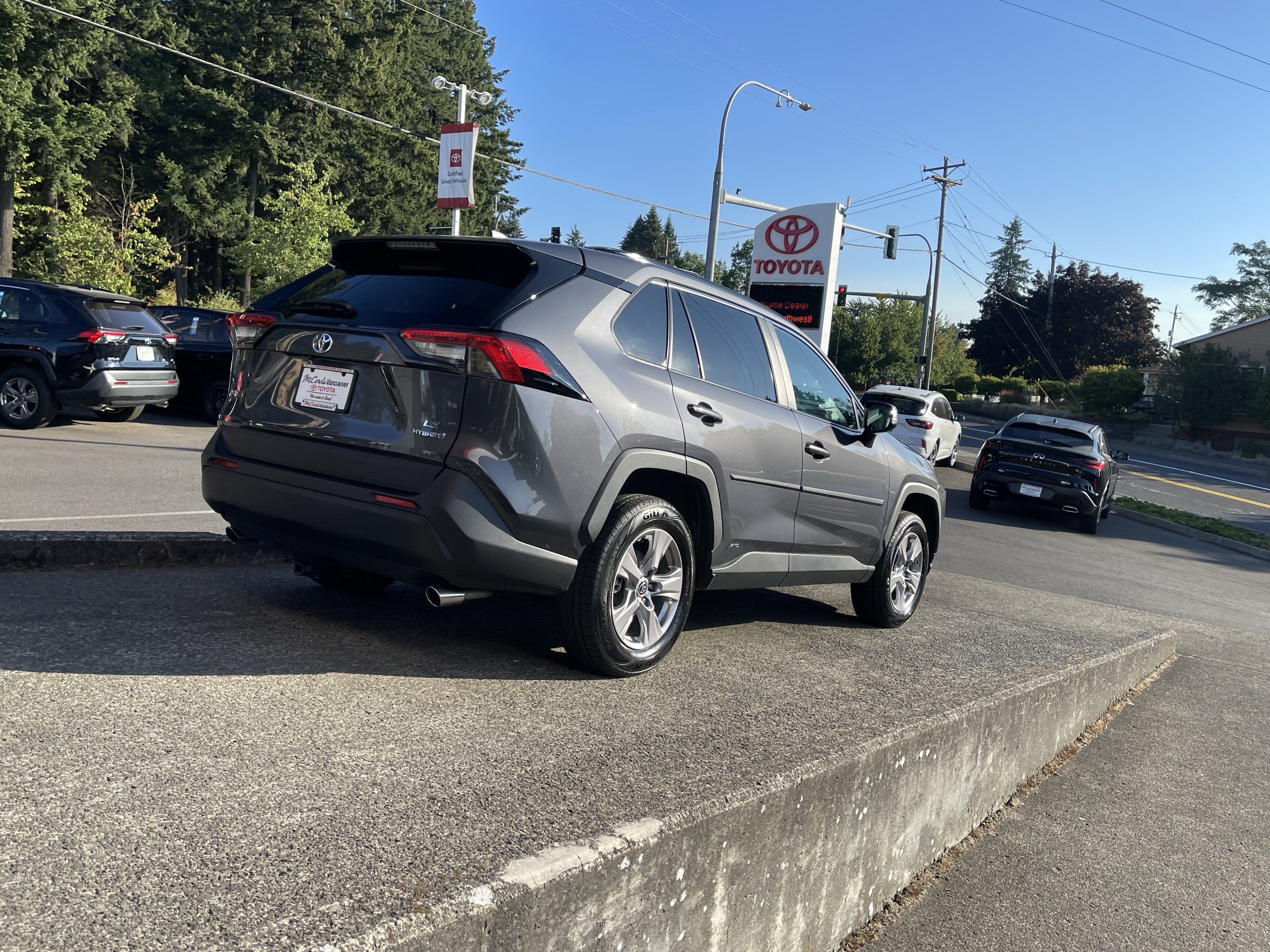 Certified 2024 Toyota RAV4 LE AWD/4WD image 7