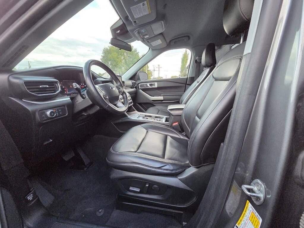Used 2022 Ford Explorer XLT w/ Equipment Group 202A image 9
