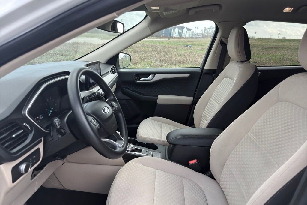 Used 2020 Ford Escape SE image 18