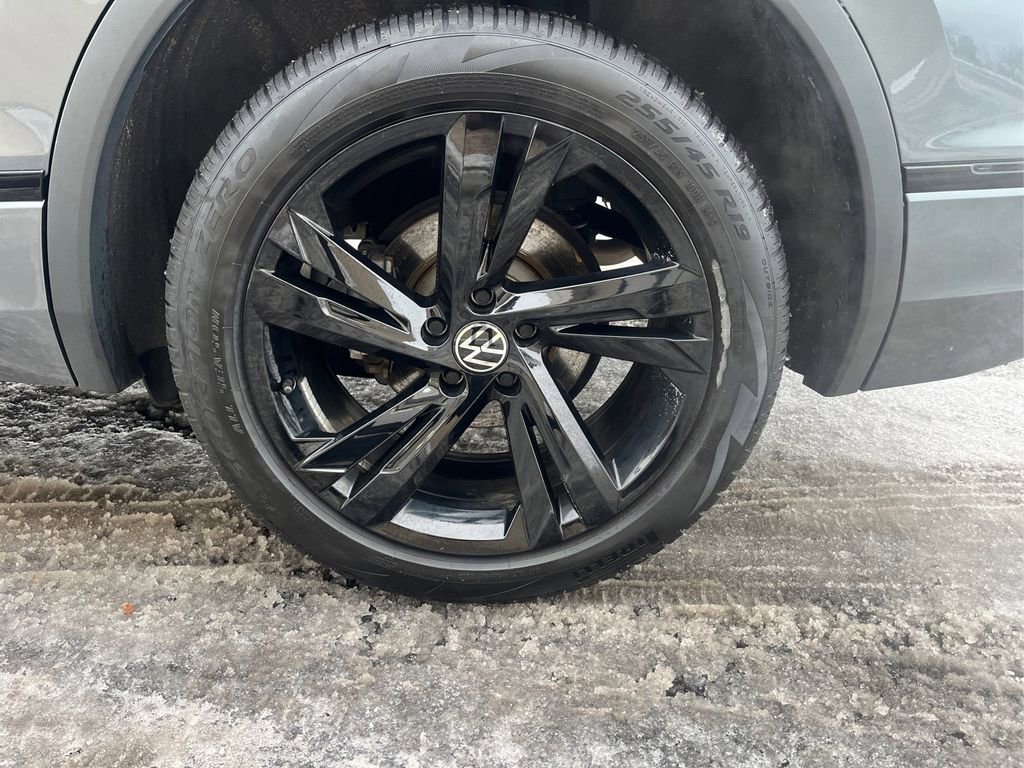 Used 2024 Volkswagen Tiguan SE R-Line image 24