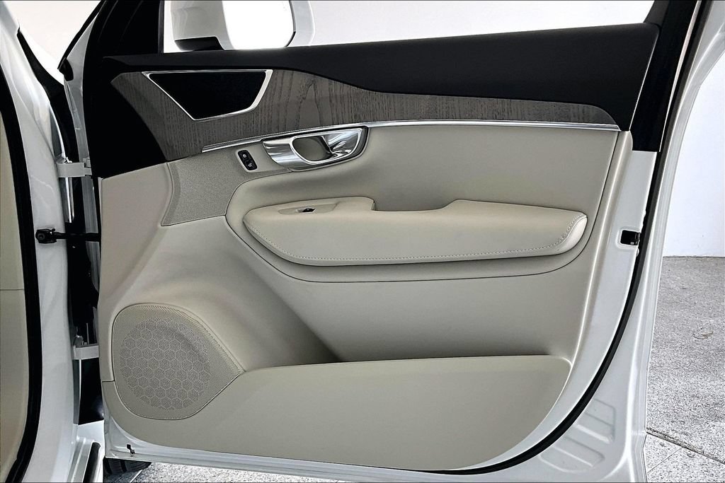 Certified 2025 Volvo XC90 B6 Plus w/ Protection Package Premier AWD/4WD image 23