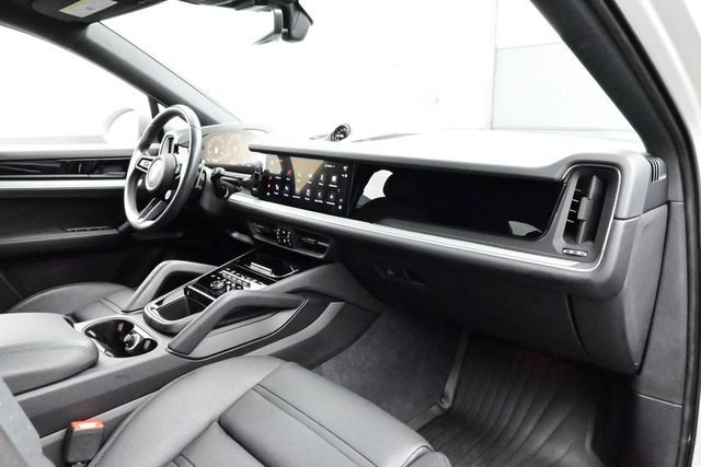 Certified 2025 Porsche Cayenne S AWD/4WD image 19