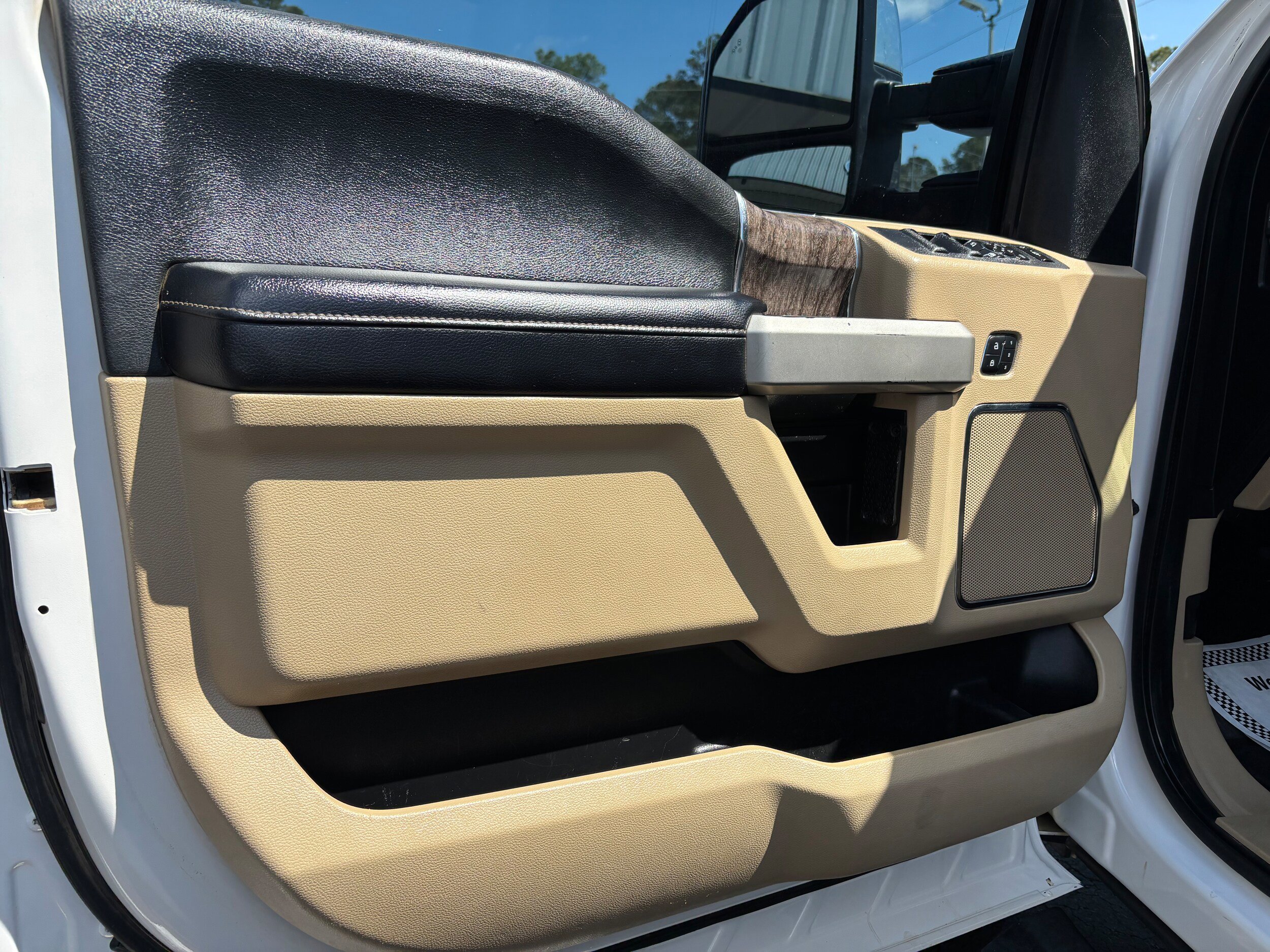 Used 2017 Ford F250 Lariat w/ Lariat Ultimate Package image 7