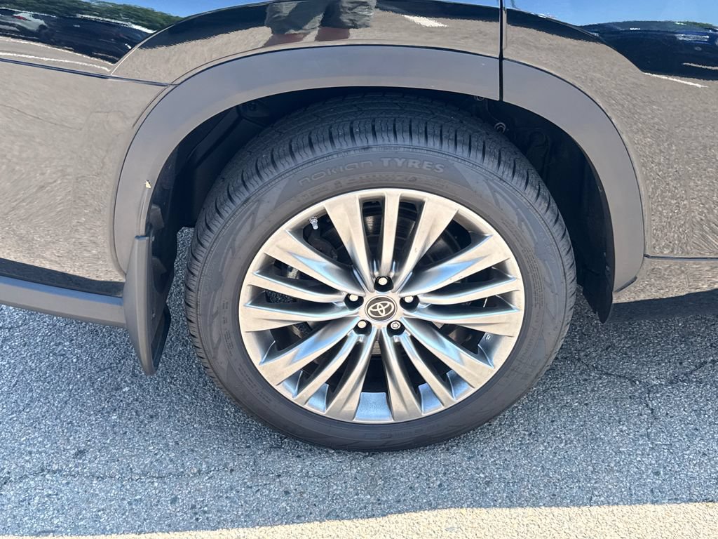 Used 2023 Toyota Highlander Platinum AWD/4WD image 43