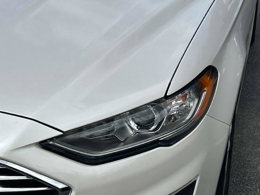 Used 2020 Ford Fusion SE FWD image 11