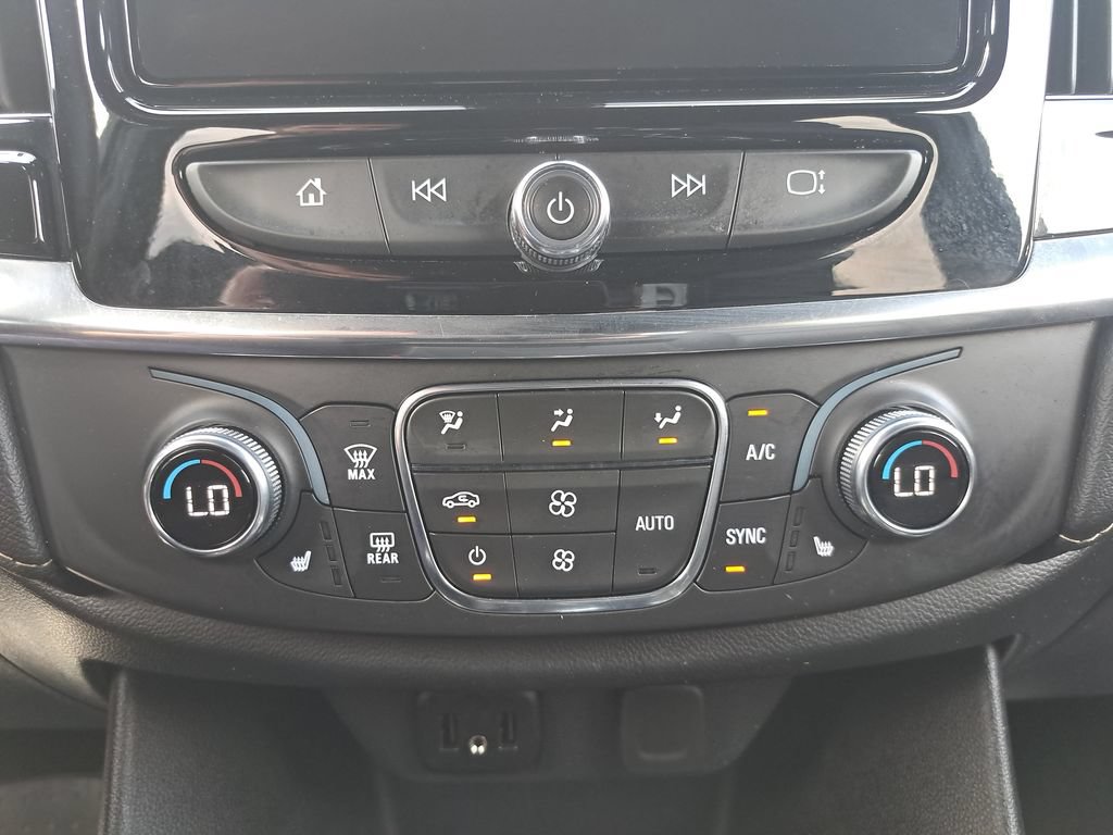 Used 2023 Chevrolet Traverse LT AWD/4WD image 23