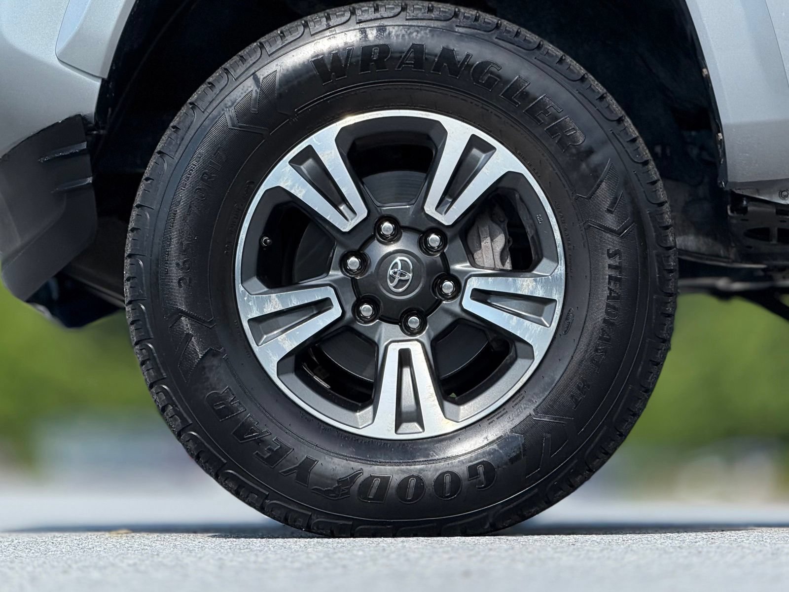 Used 2017 Toyota Tacoma TRD Sport w/ Tow Package RWD image 19