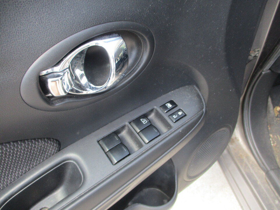Used 2013 Nissan Versa SV w/ Convenience Pkg FWD image 24