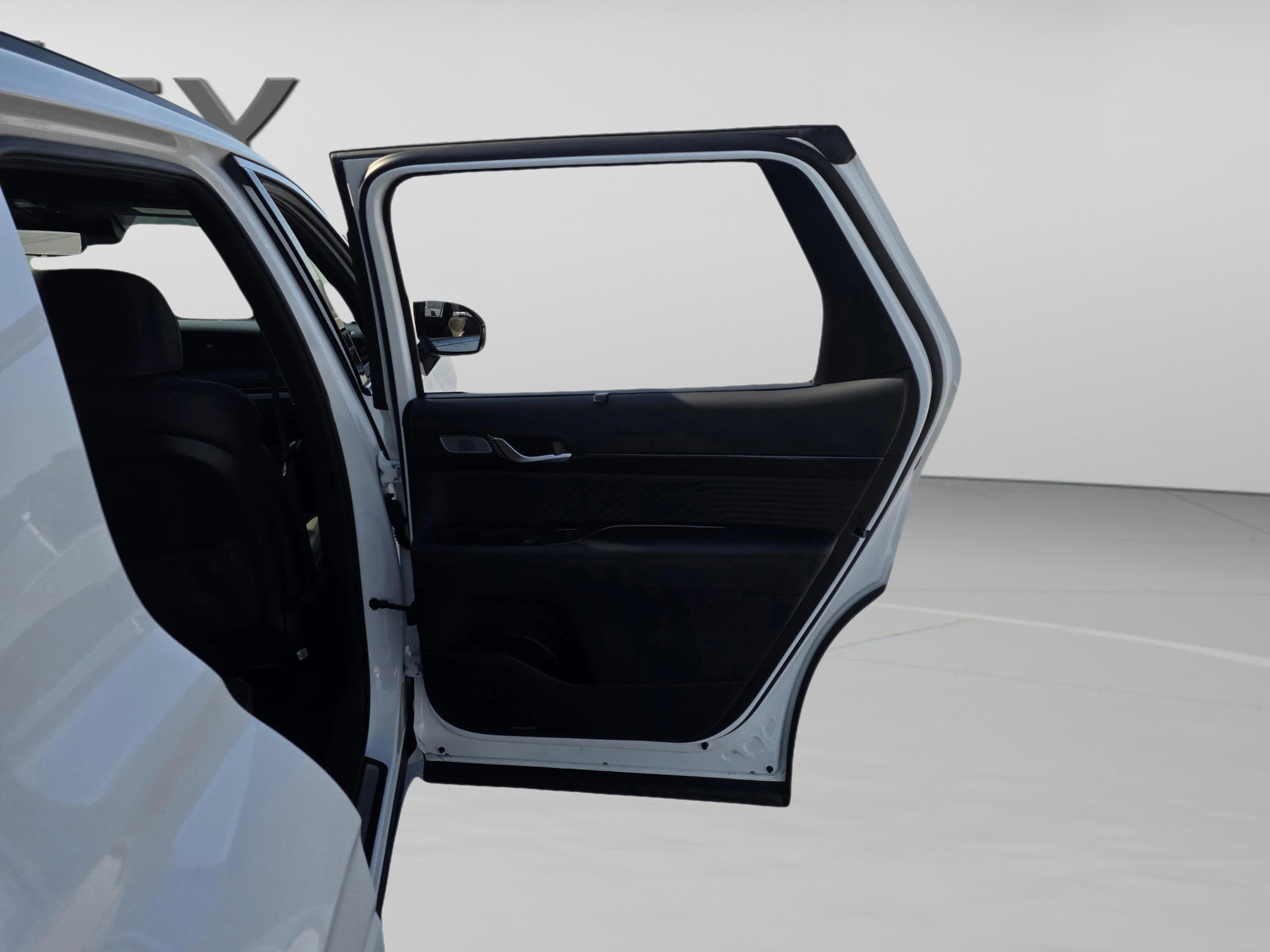 Used 2024 Hyundai Palisade Calligraphy image 15