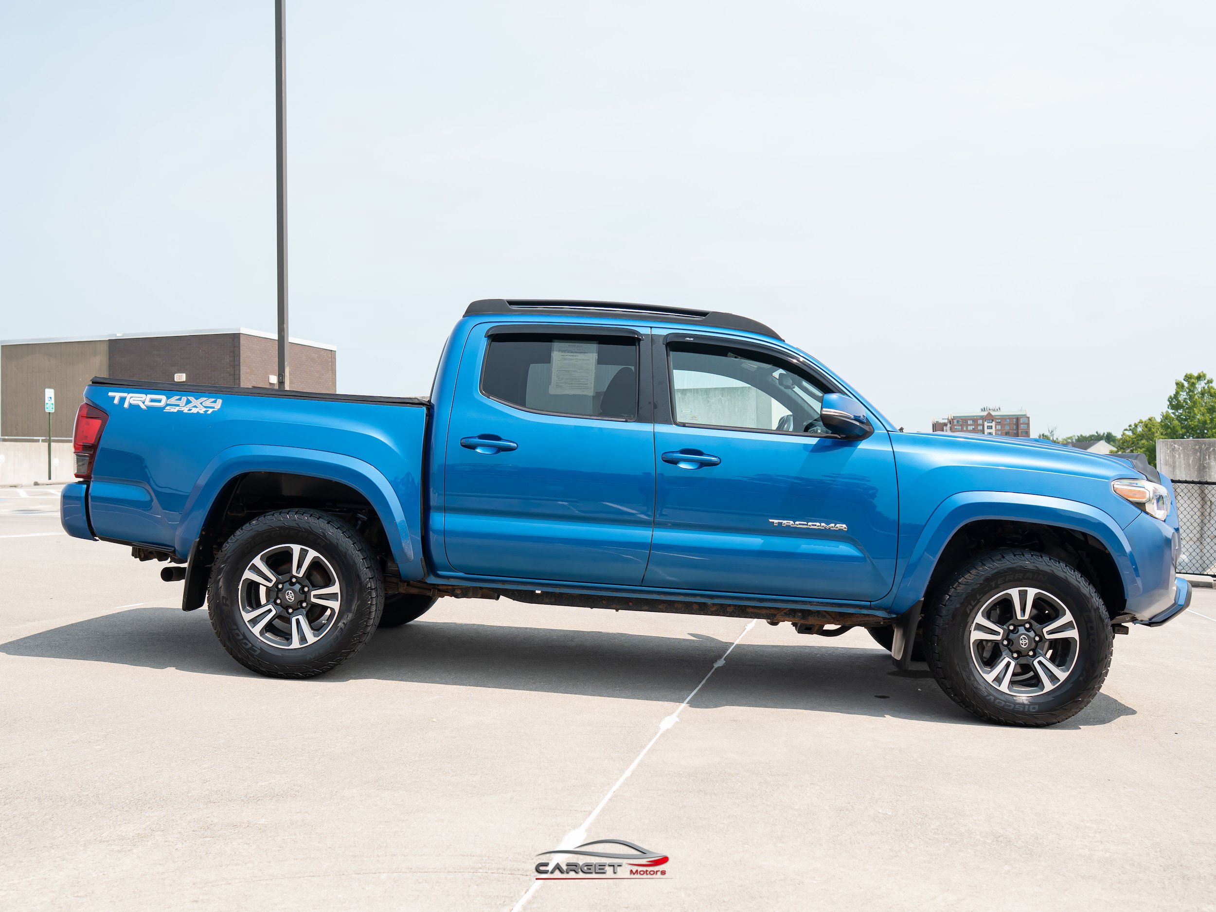 Used 2018 Toyota Tacoma TRD Sport AWD/4WD image 8