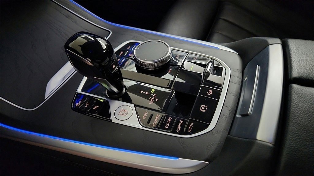 Used 2022 BMW X7 xDrive40i w/ Parking Assistance Package image 29