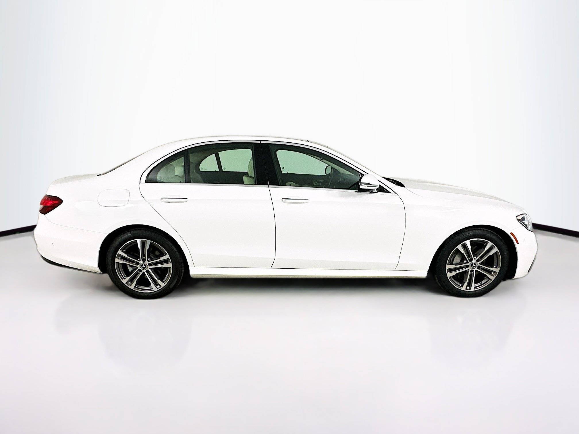 Used 2021 Mercedes-Benz E 350 4MATIC Sedan image 4