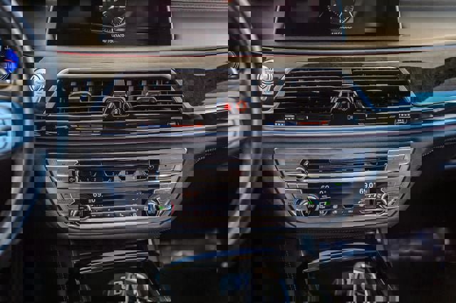 Used 2016 BMW 740i image 29