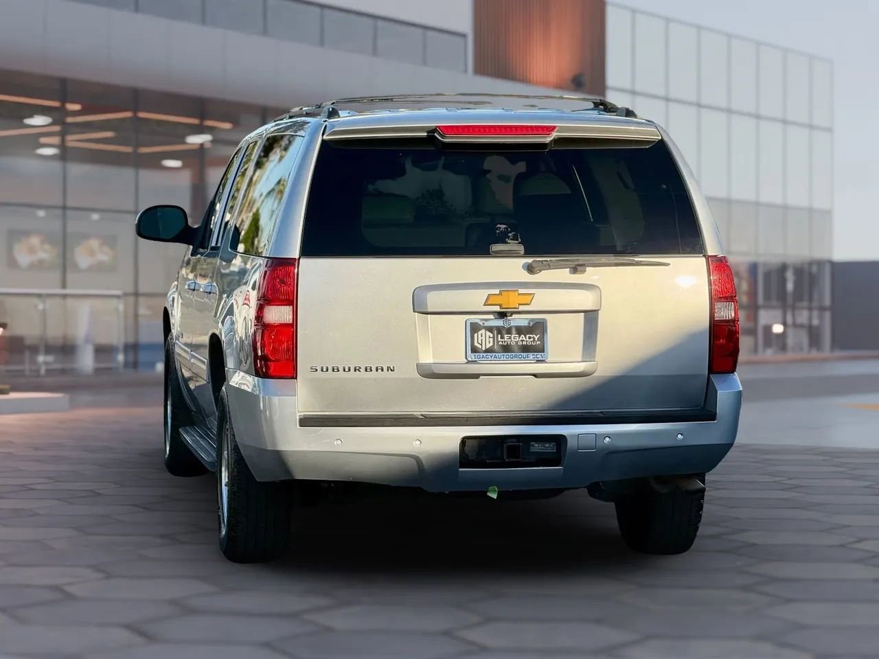 Used 2014 Chevrolet Suburban LT w/ Luxury Package image 4