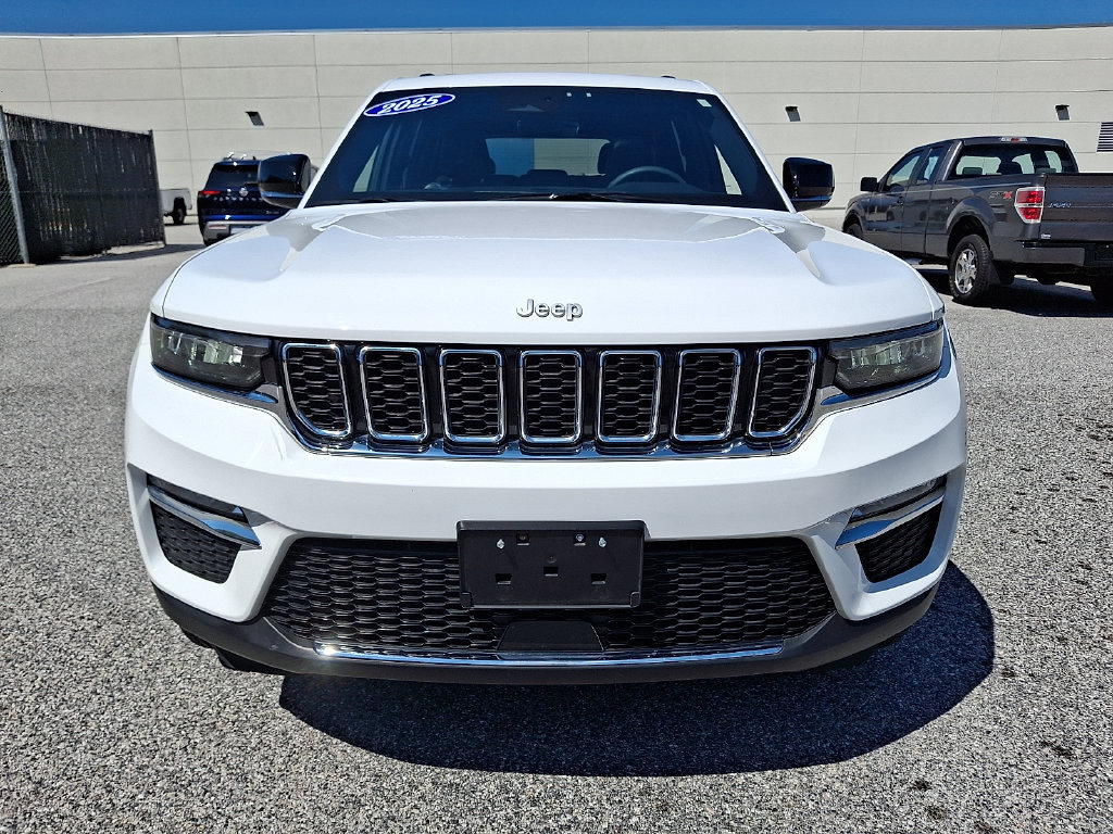 Used 2025 Jeep Grand Cherokee Limited AWD/4WD image 5