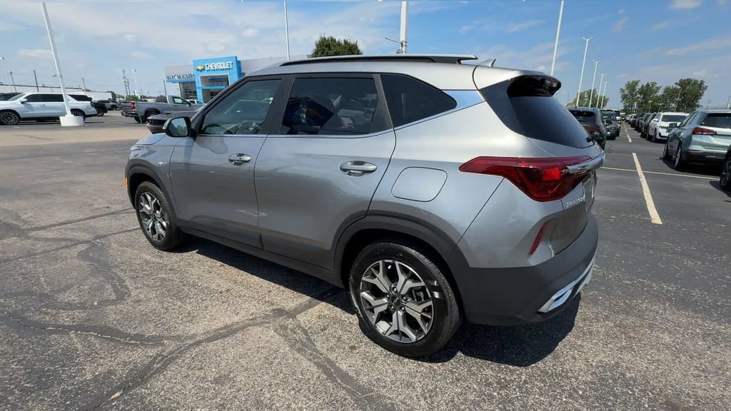 Used 2023 Kia Seltos EX AWD/4WD image 6