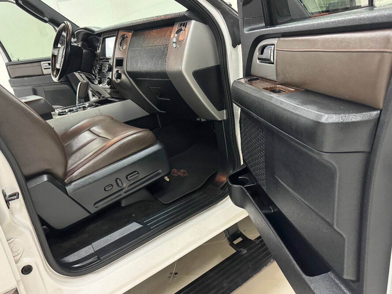 Used 2015 Ford Expedition King Ranch RWD image 39
