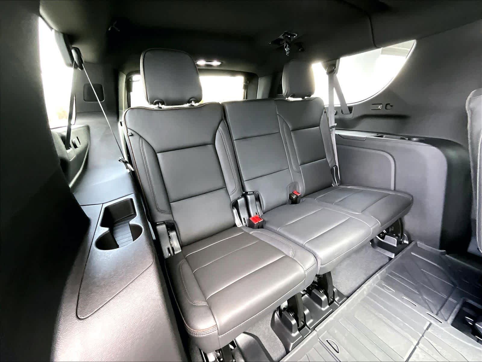 Used 2024 Chevrolet Suburban High Country image 17